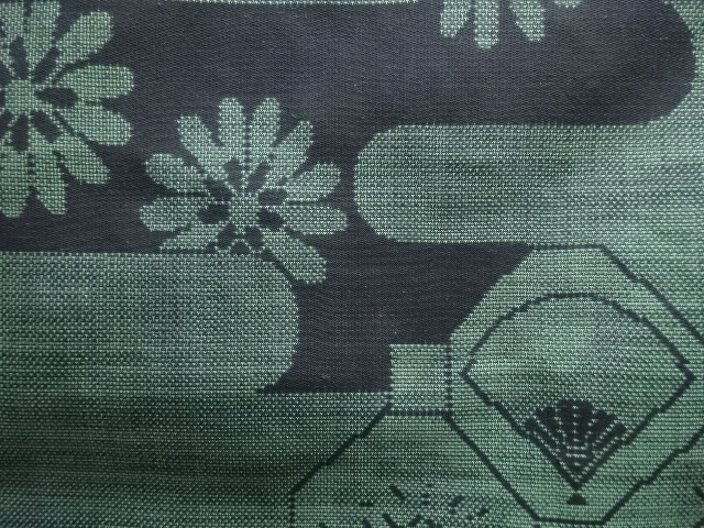 アンティーク　ヱ霞に花蜀江文織り出し本場泥大島紬着物(9マルキ)